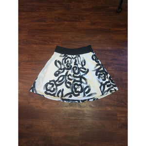 Mossimo Black and white floral print skirt size 2